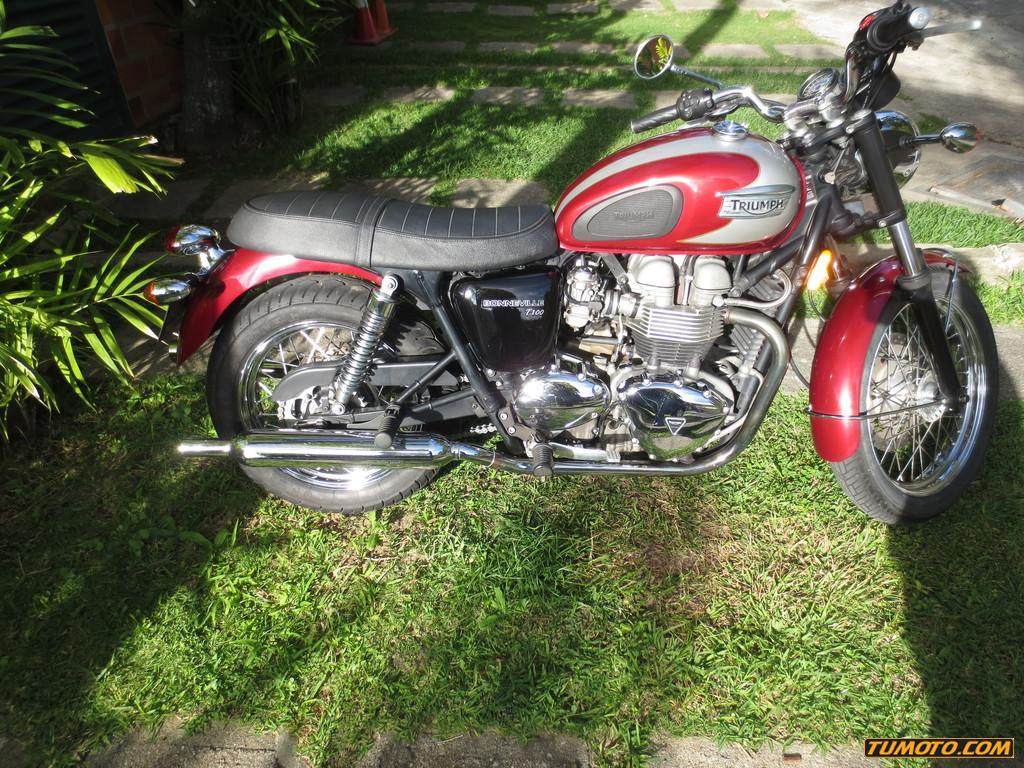 1 Triumph Bonneville 2007.jpg