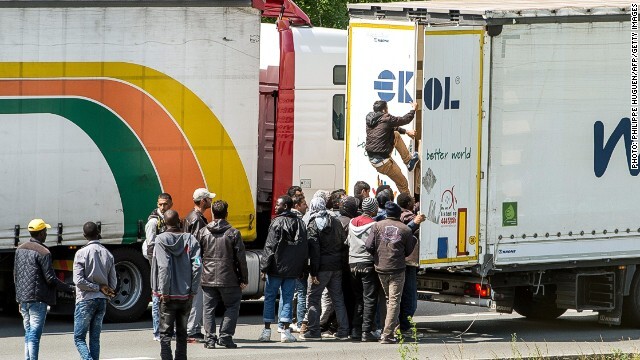 150624140458-migrants-calais-truck-640x360.jpg