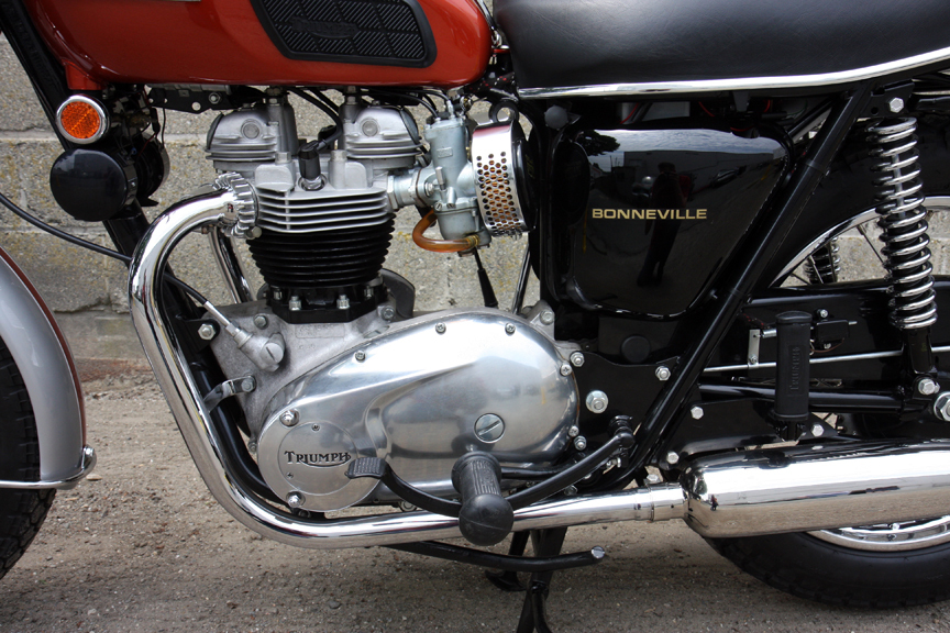 1969_triumph_bonneville_2.jpg