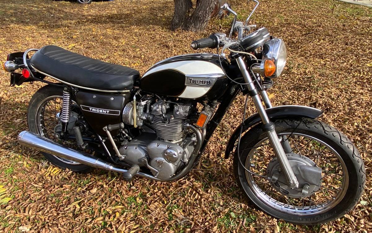 1971 triump trident.jpg