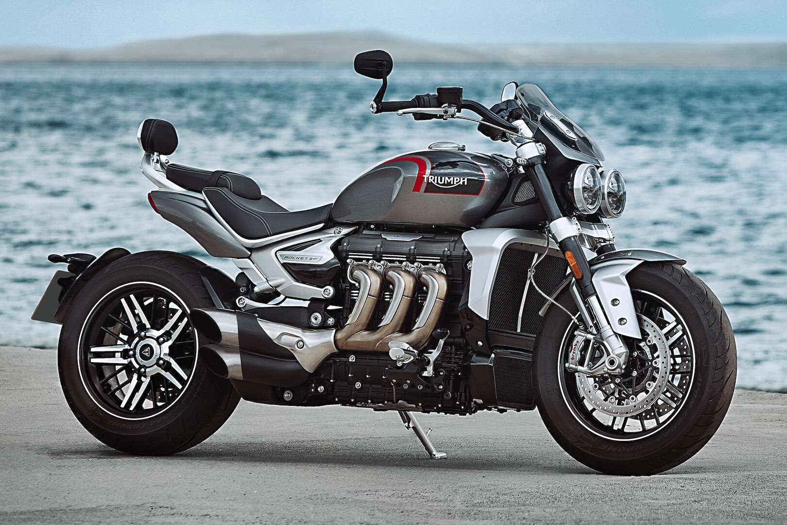 2020-Triumph-Rocket-3-GT-touring-cruiser-motorcycle-9.jpg