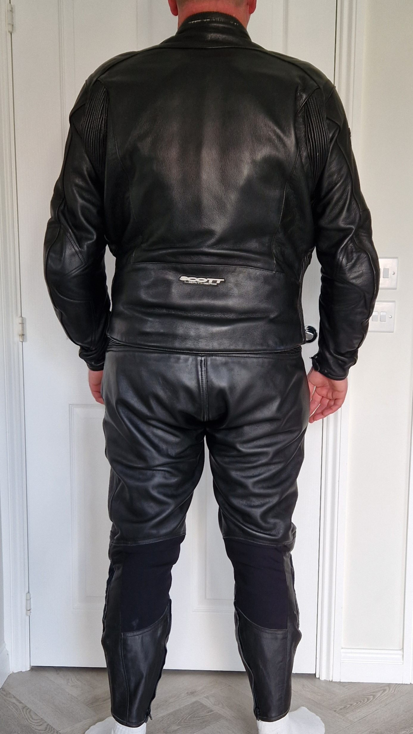 Scott Leathers Venom Suit | The Triumph Forum