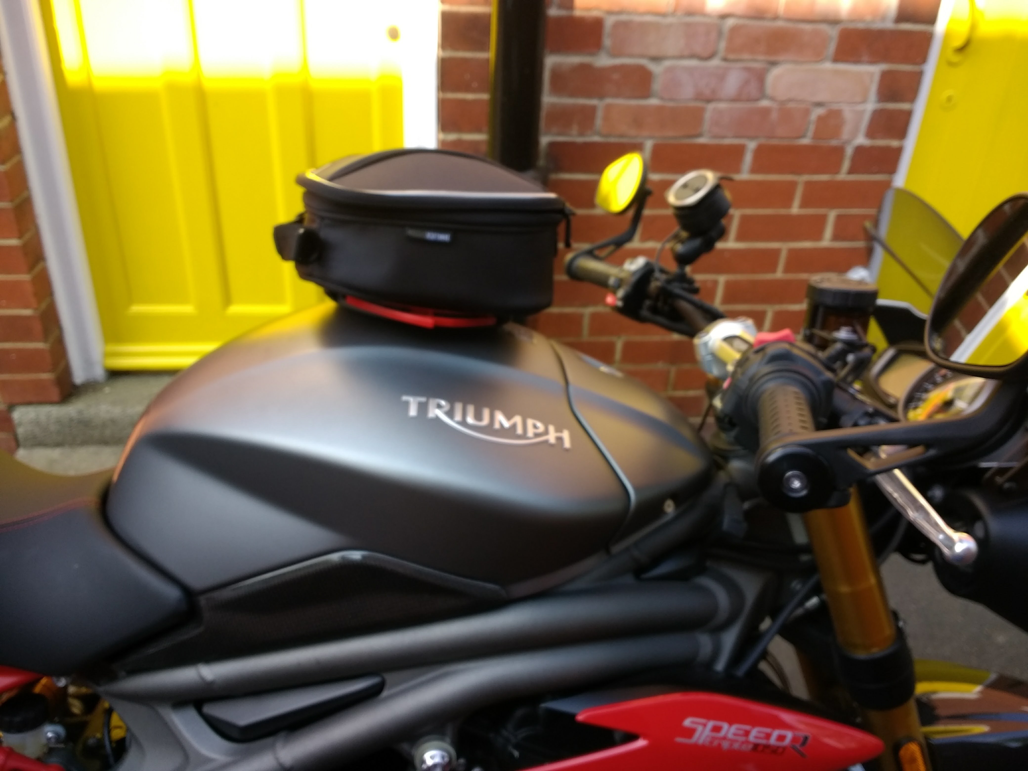 triumph speed triple tank bag