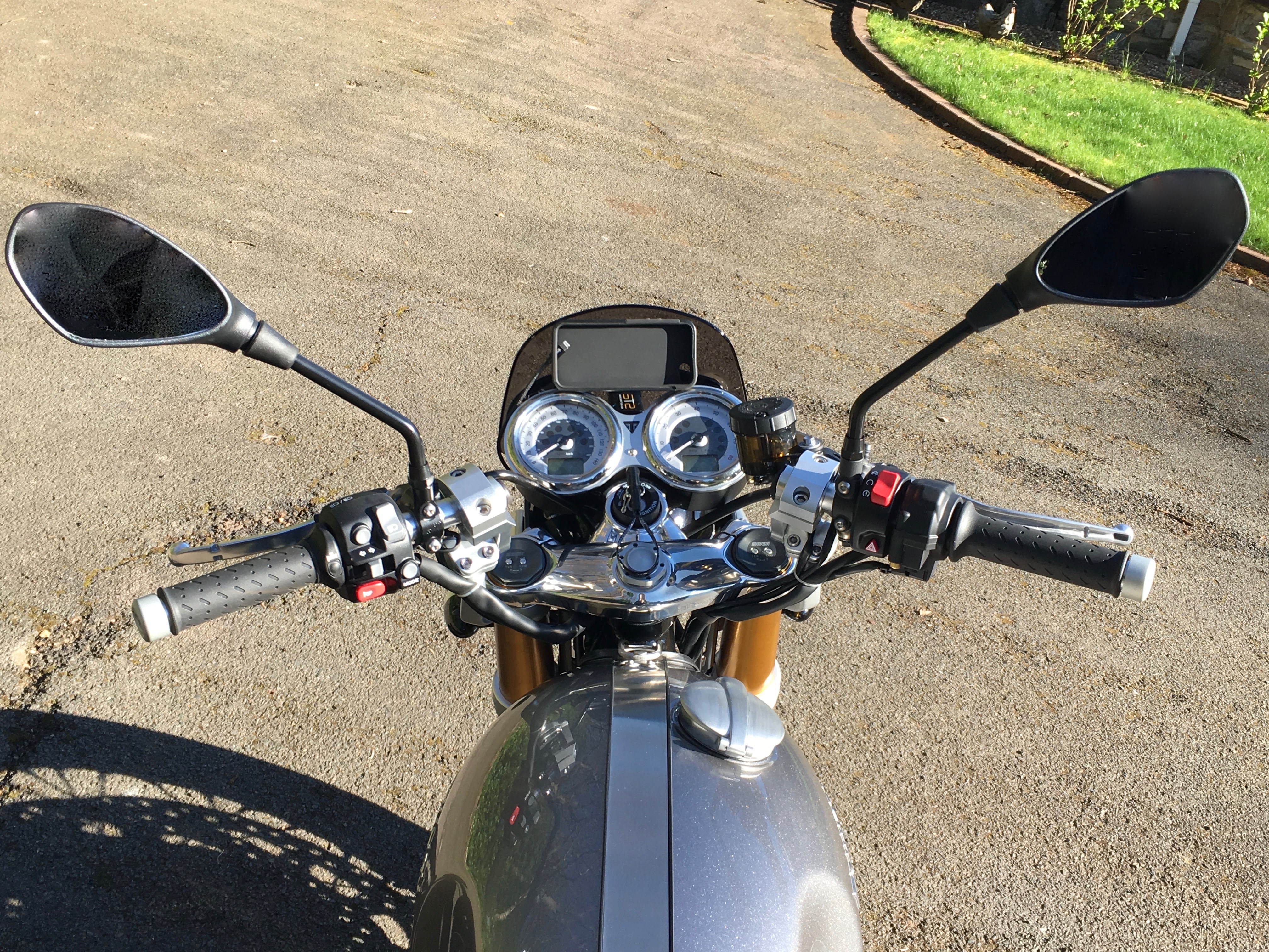 Triumph thruxton r handlebar deals conversion kit