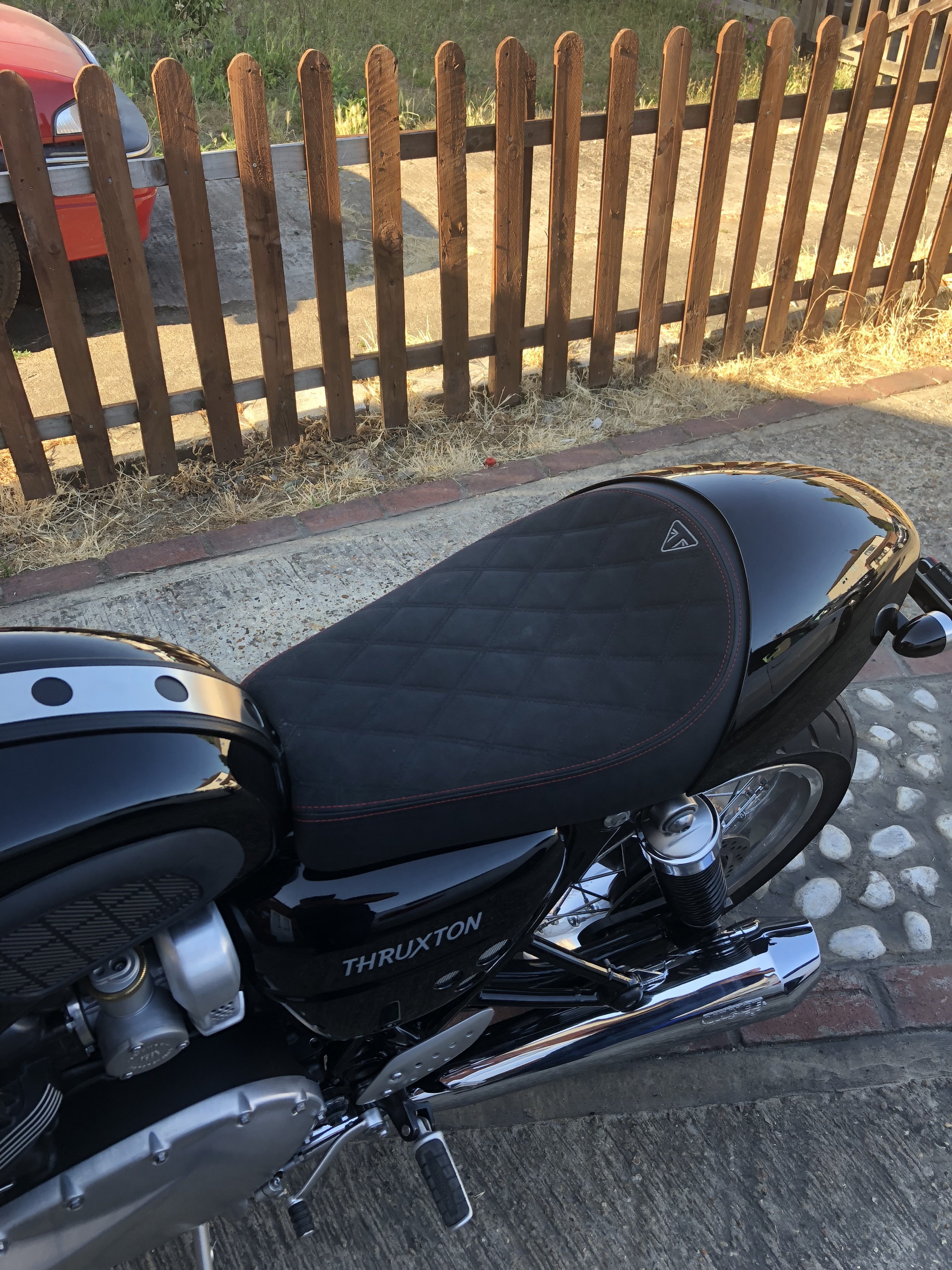 Triumph store thruxton seat