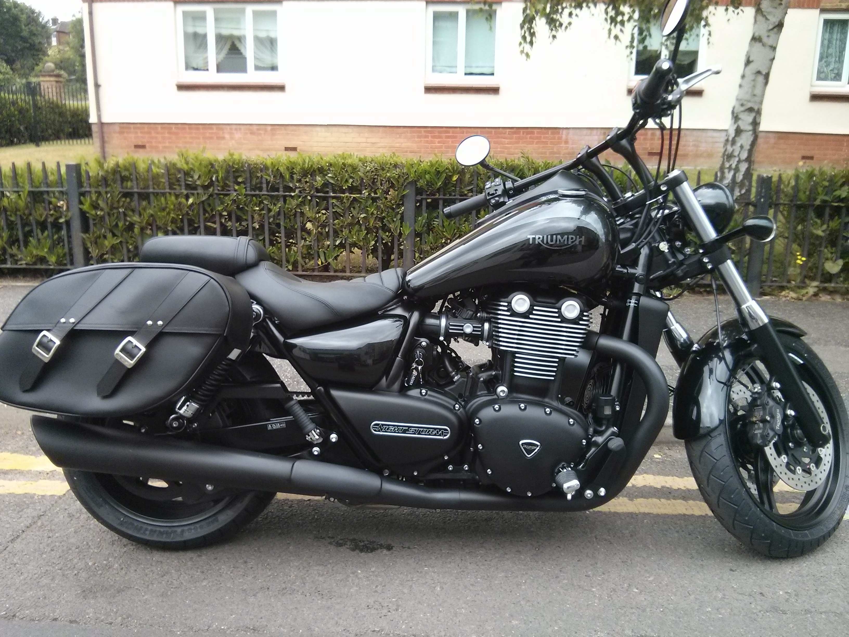 Triumph thunderbird hard sales luggage