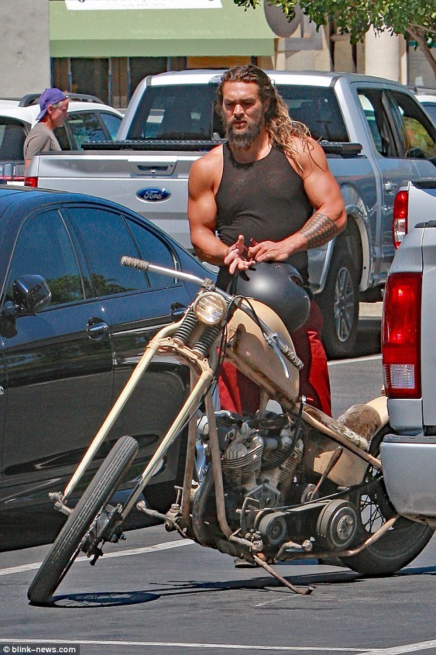 Aquaman jason Momoa.jpg