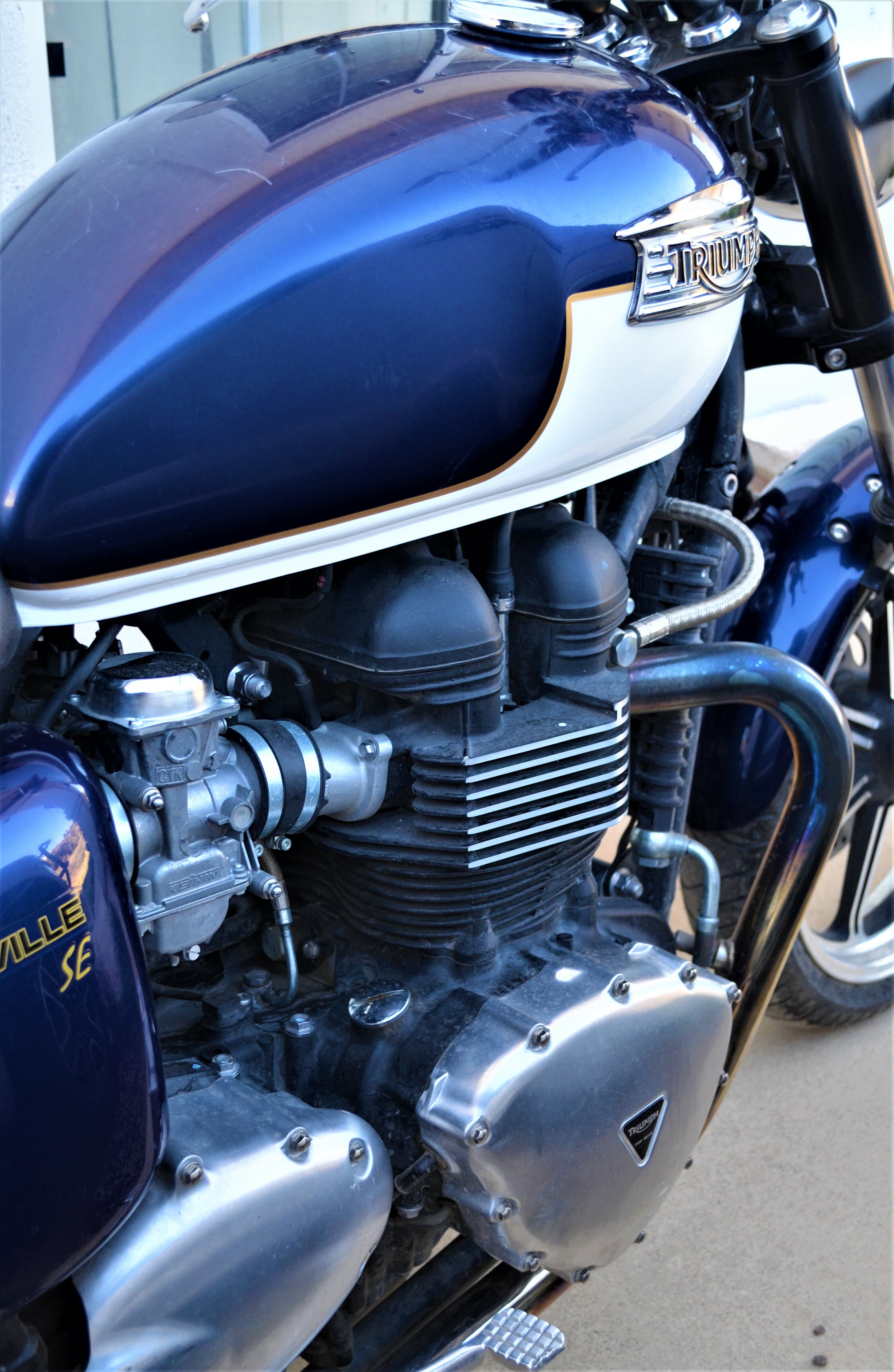 Bonneville engine1.jpg