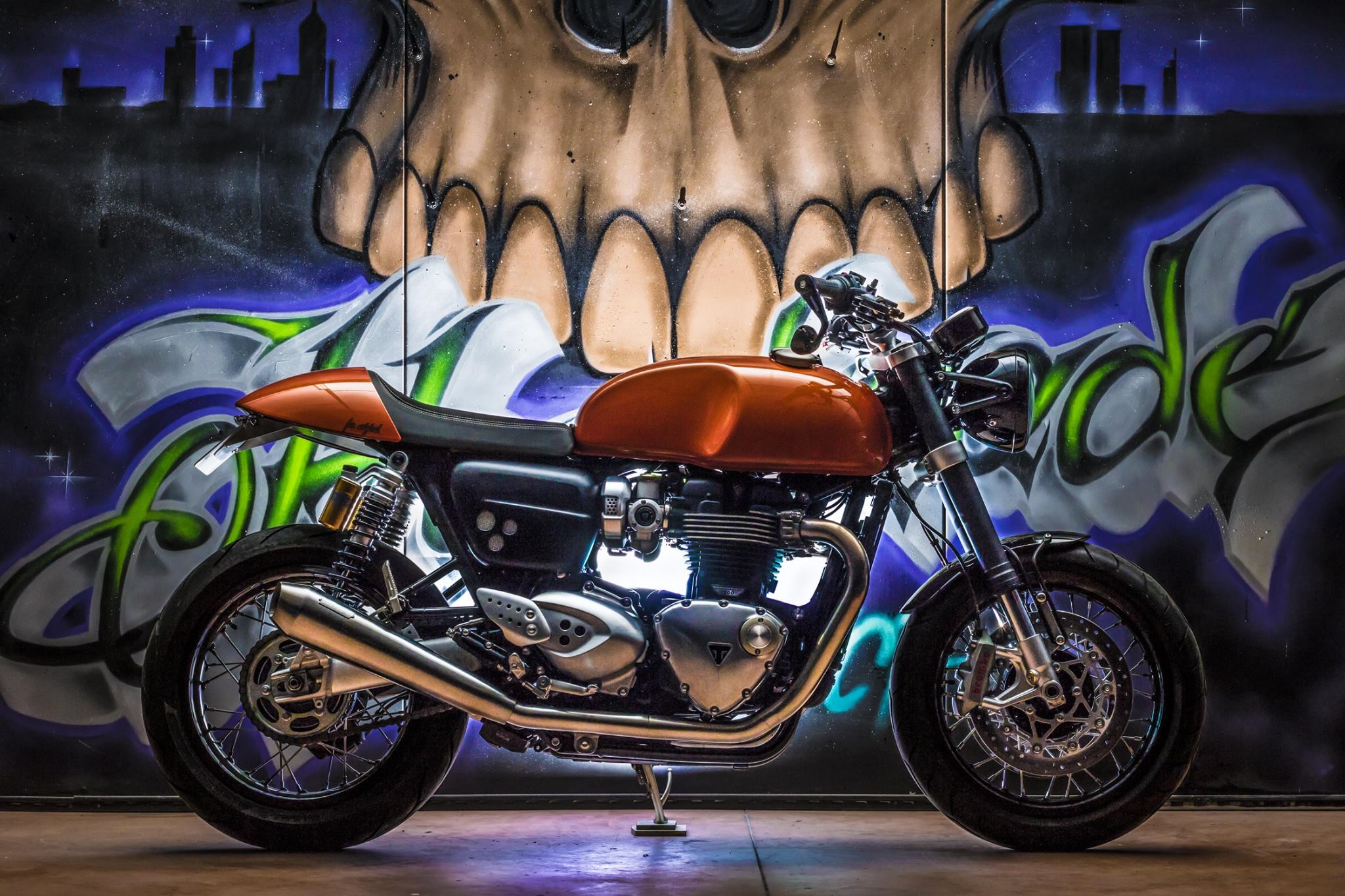 Bronze Thruxton.jpg