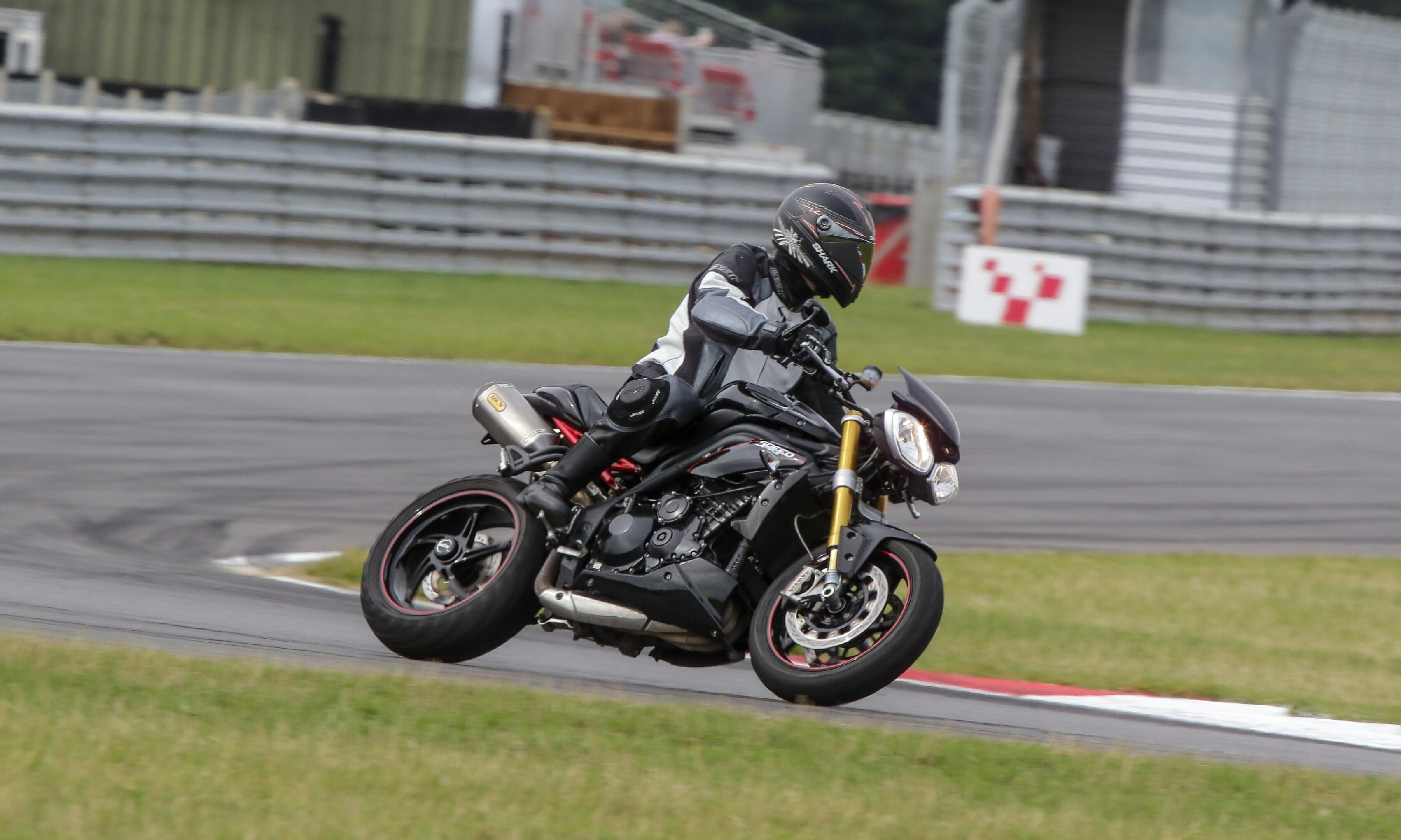 downloadh_110815_2276_snetterton_1.jpg