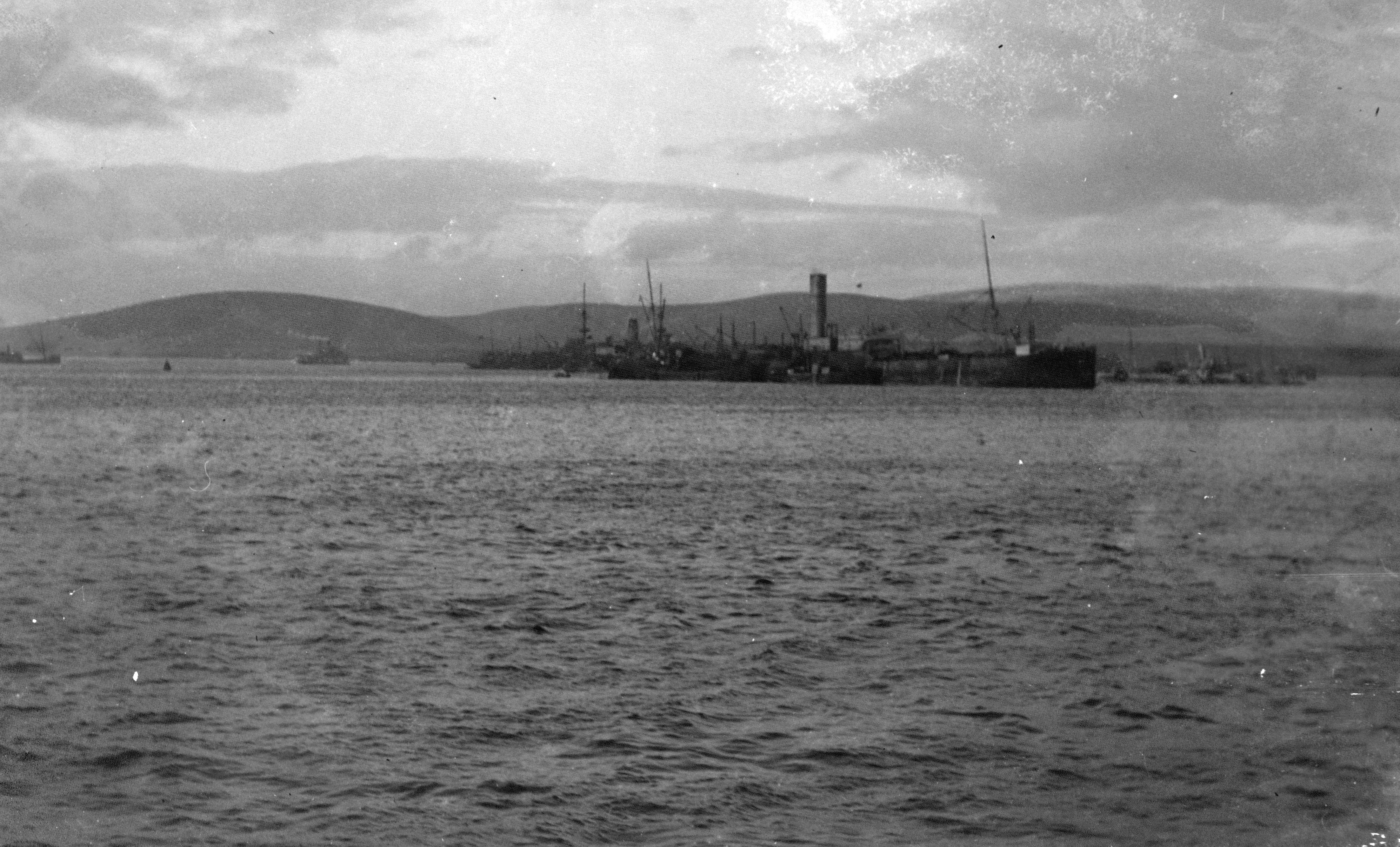 Longhope, Orkney Islands 1918.jpg