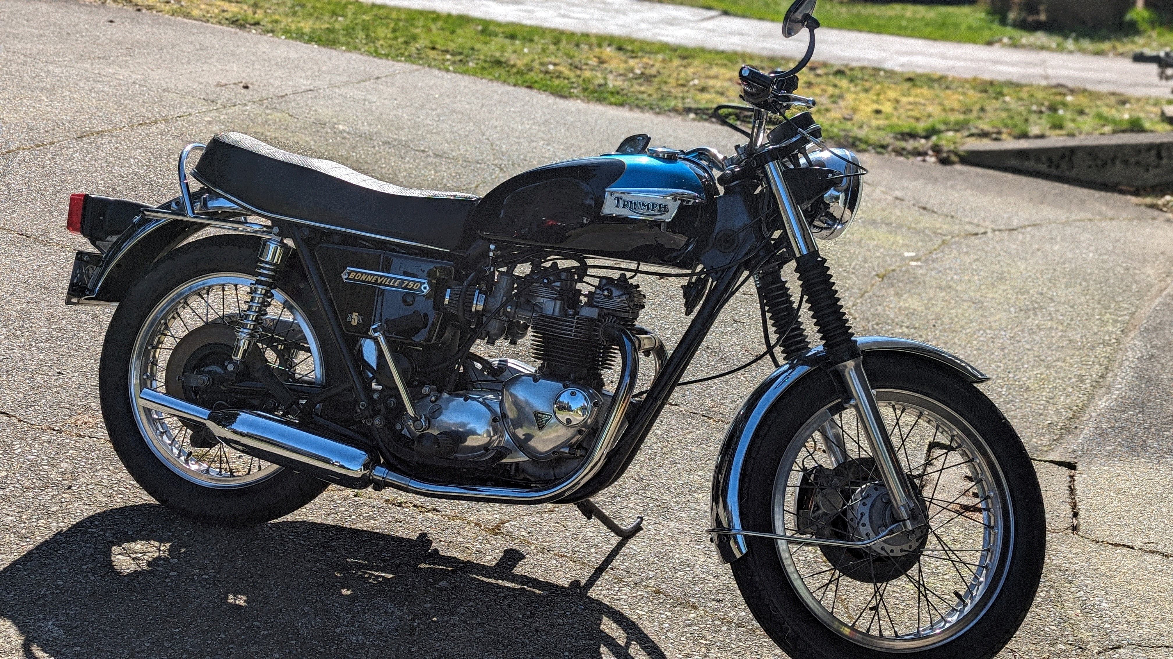 small 1977 Triumph Bonneville T140v.gif