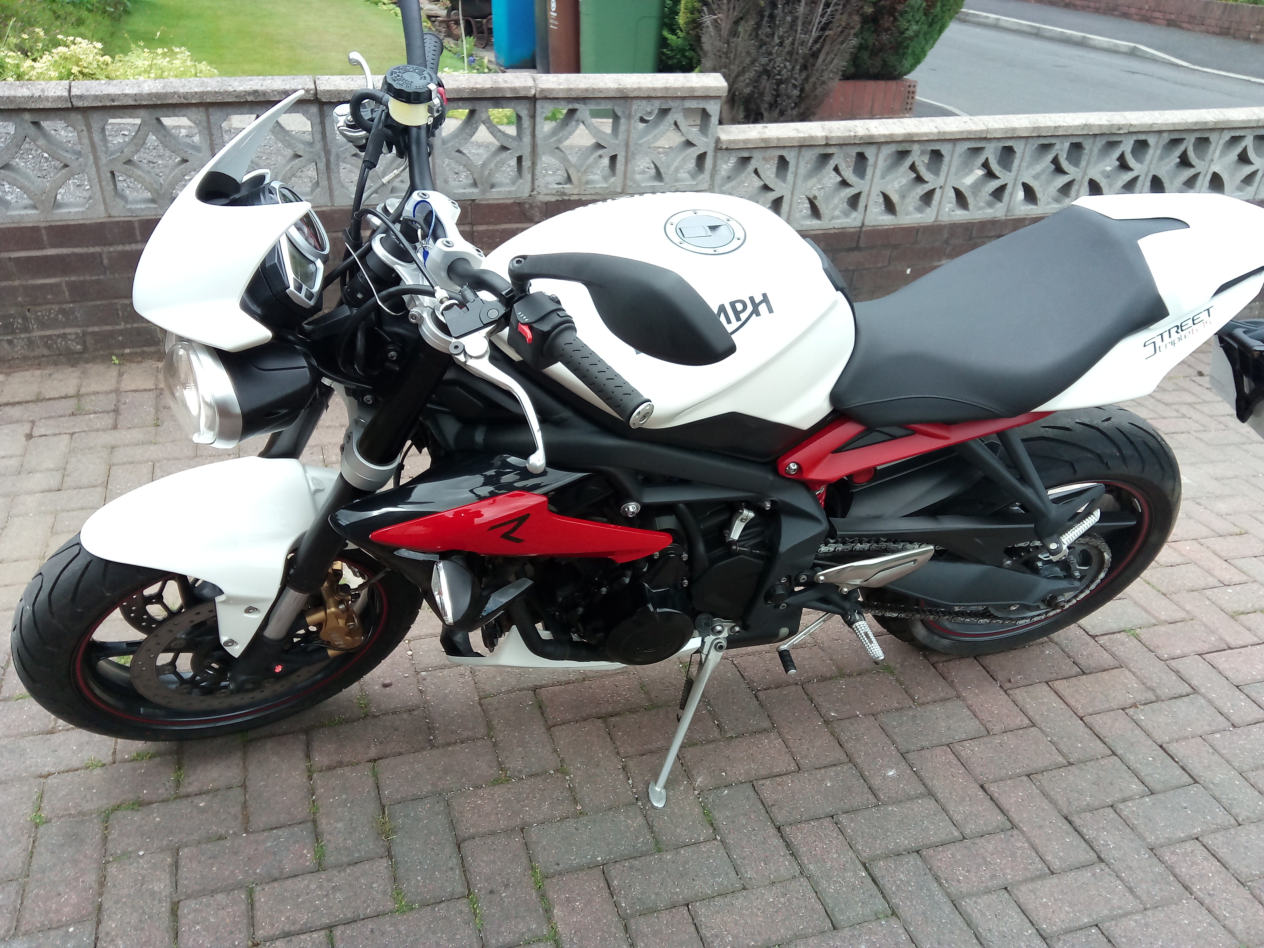 Street triple deals r 2015