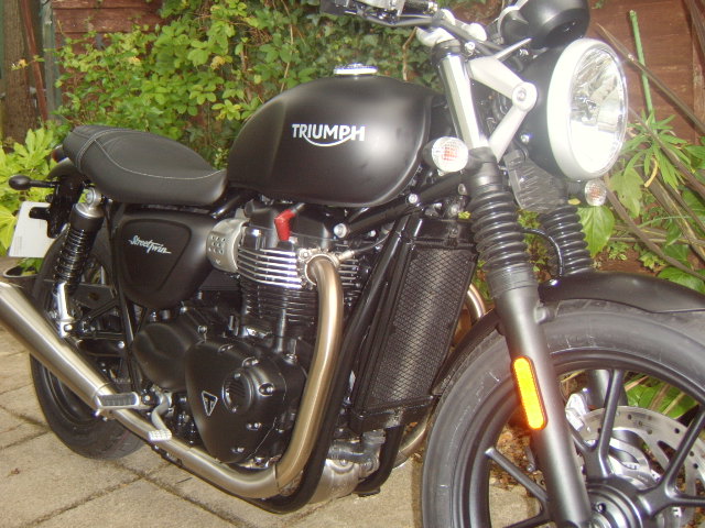 StreetTwin2.JPG