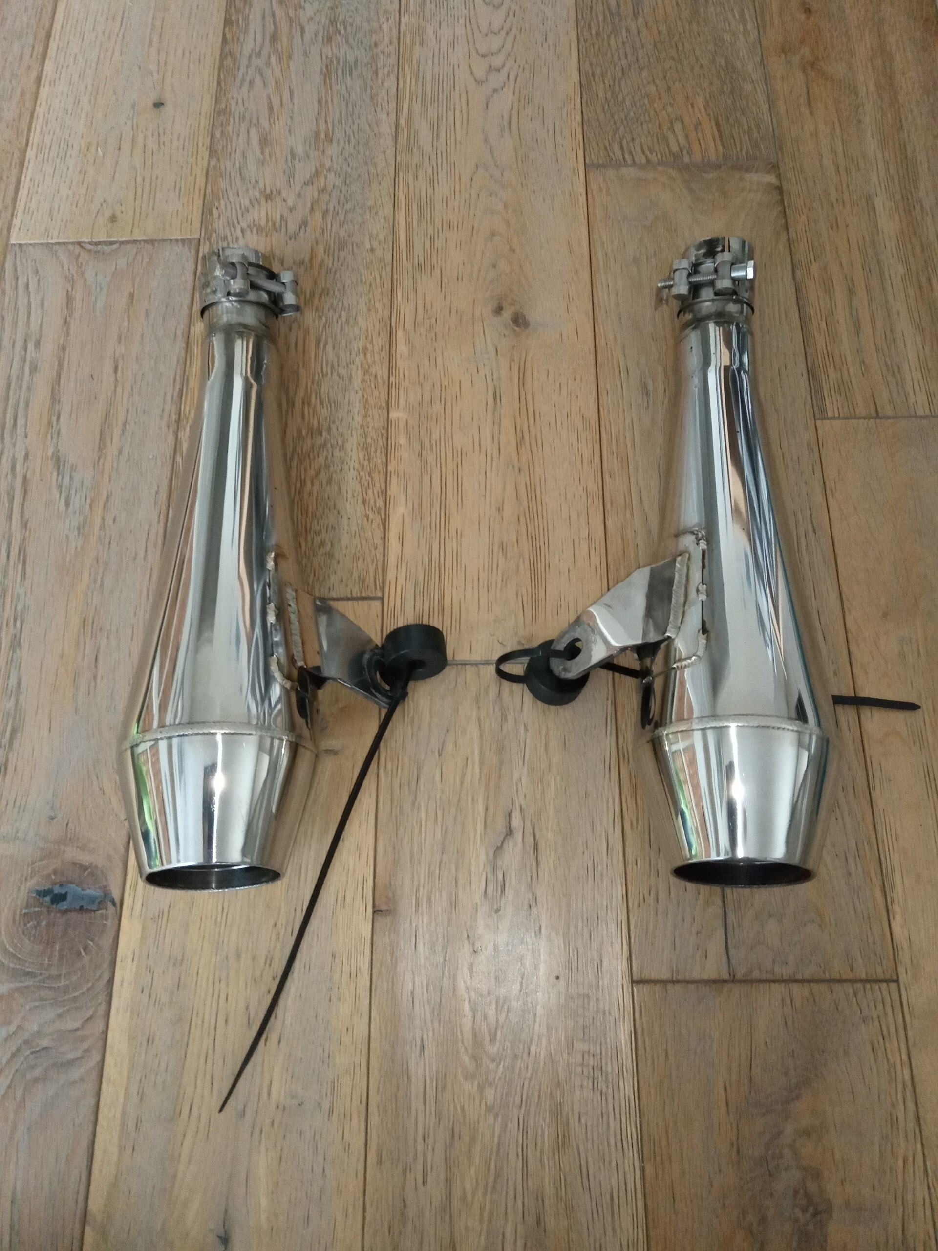 For Sale - Weslake Shorty Pro Silencers To Fit Air/oil Cooled T100 ...