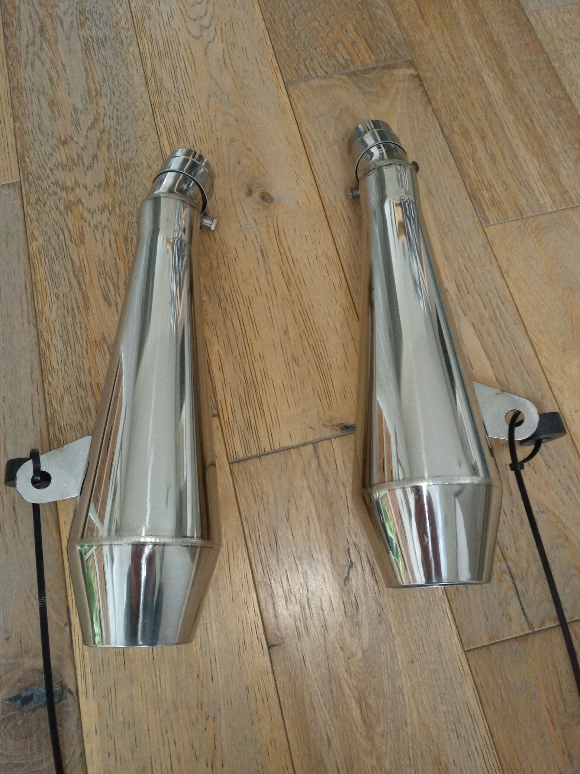 For Sale - Weslake Shorty Pro Silencers To Fit Air/oil Cooled T100 ...