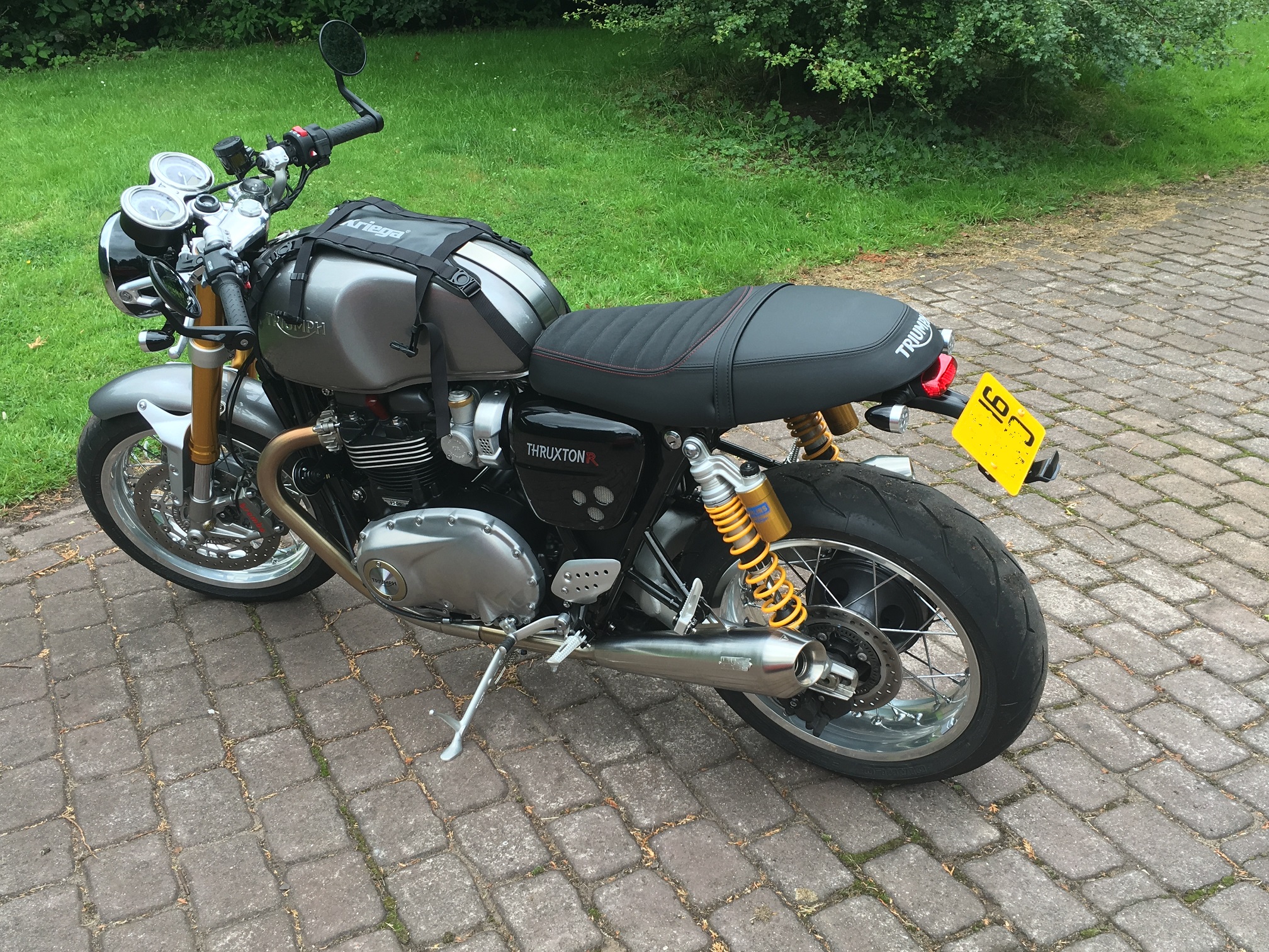 thruxton r.jpg