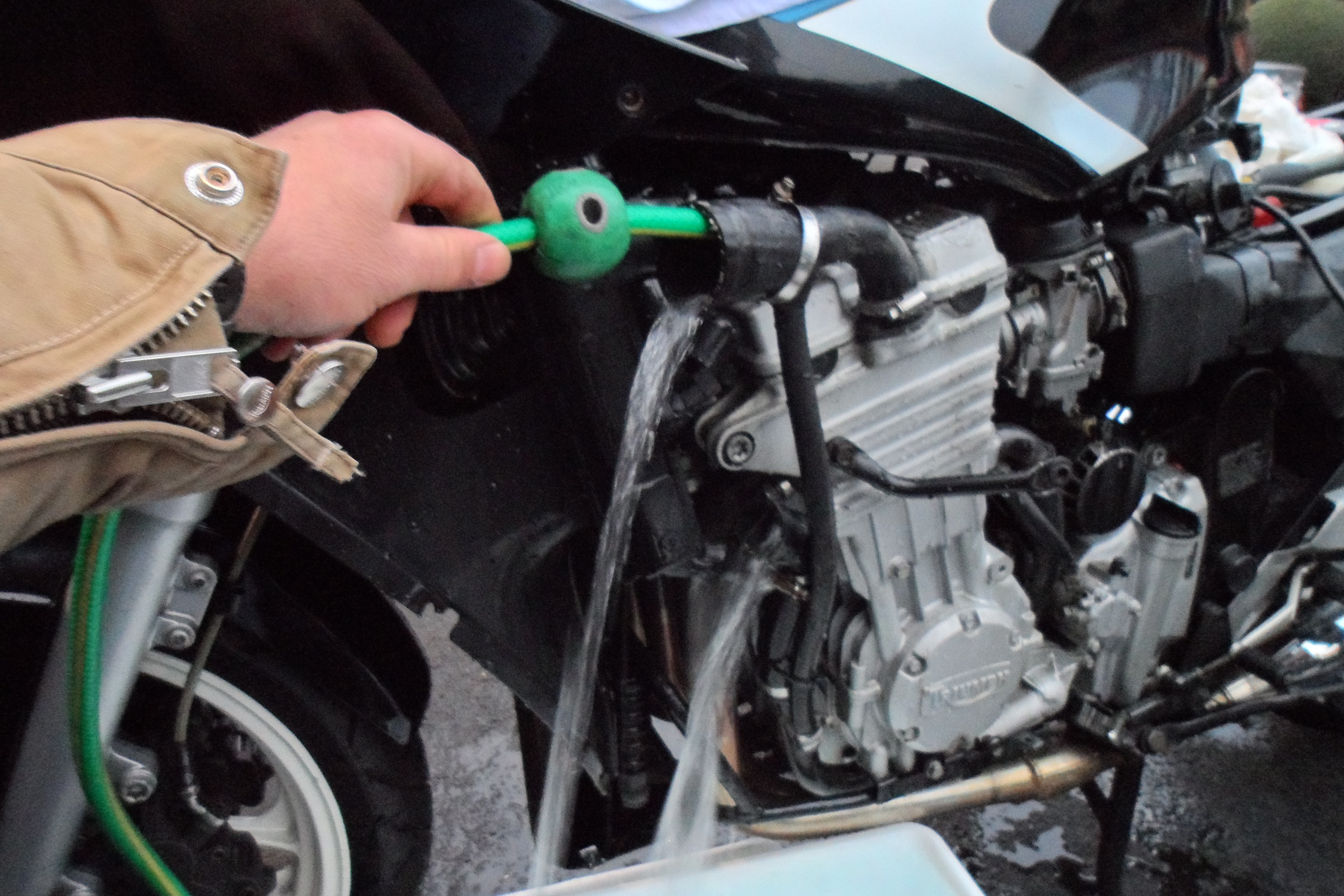 TRIUMPH COOLANT CHANGE 008.JPG