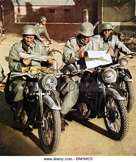 world-war-ii-german-troops-motorcycle-study-road-maps-invasion-of-bnhwc5.jpg