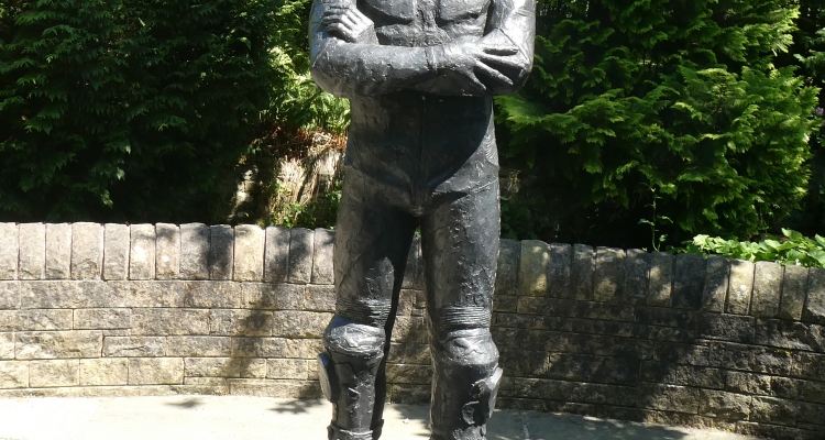 Visit To The "hizzy" Statue In Hawick