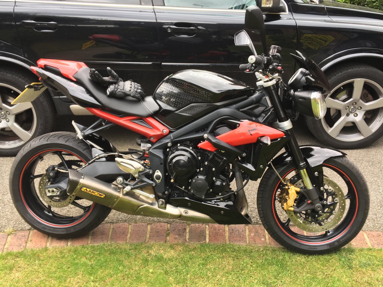 Street Triple T