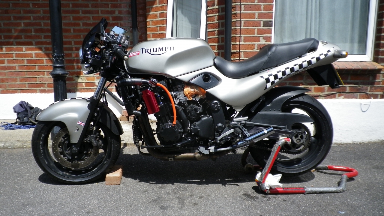 Engine breather added, flyscreen, zxr 750 clip ons, pingel tap, cherry bomb exhausts, pod filters