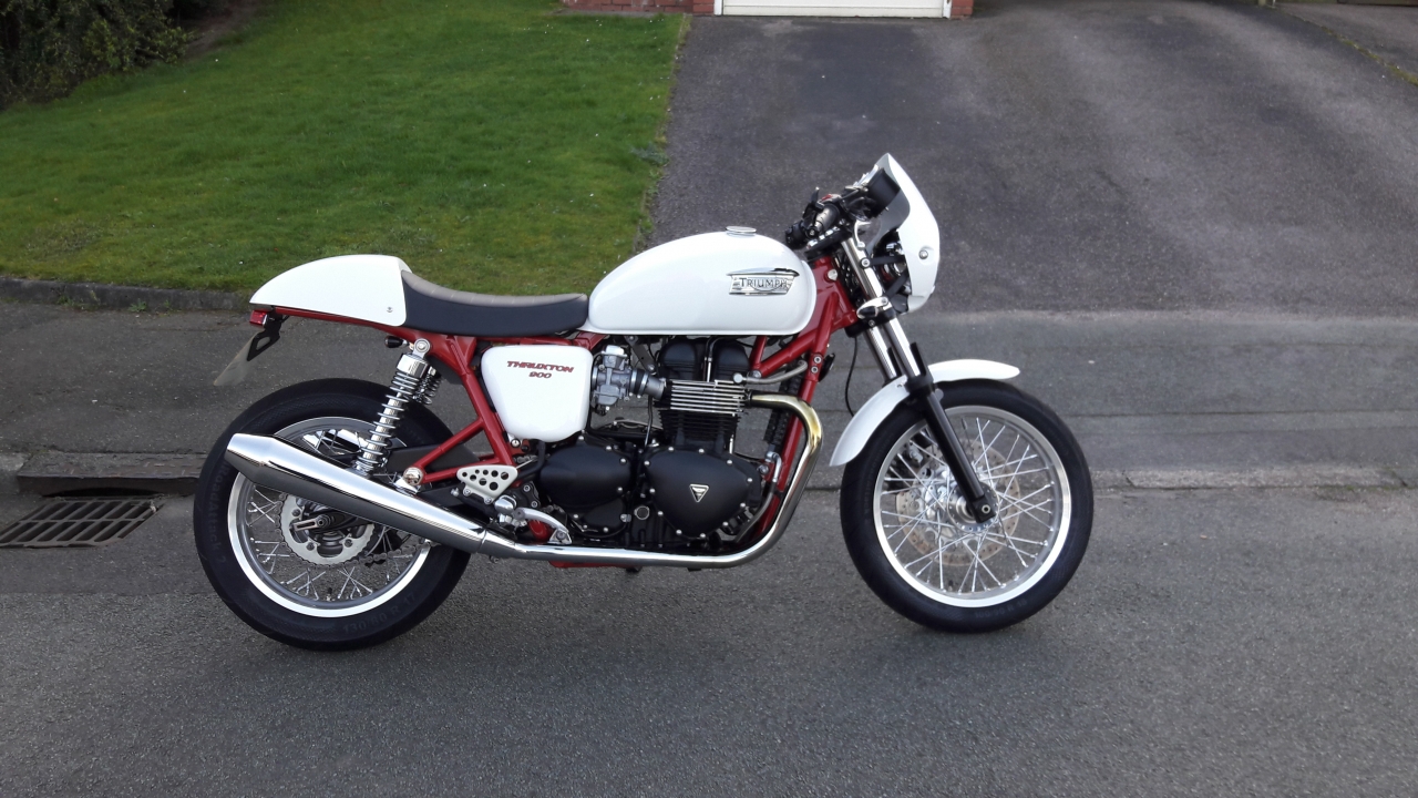 2011 Thruxton Se