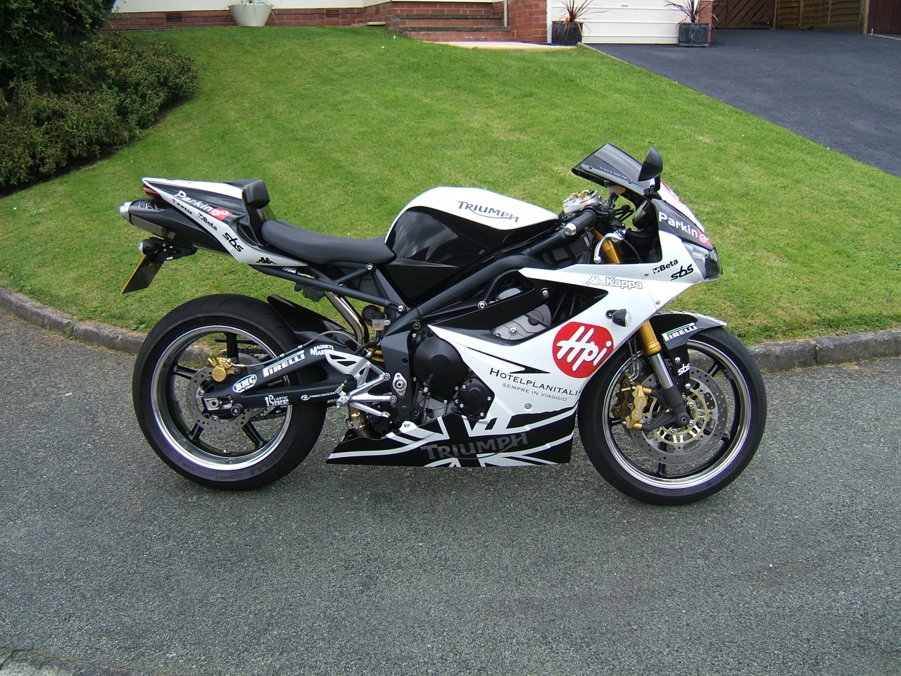 (9) Ninth Bike 2007 Triumph Daytona 675 with BE1 inspired paintwork (took me three weeks)