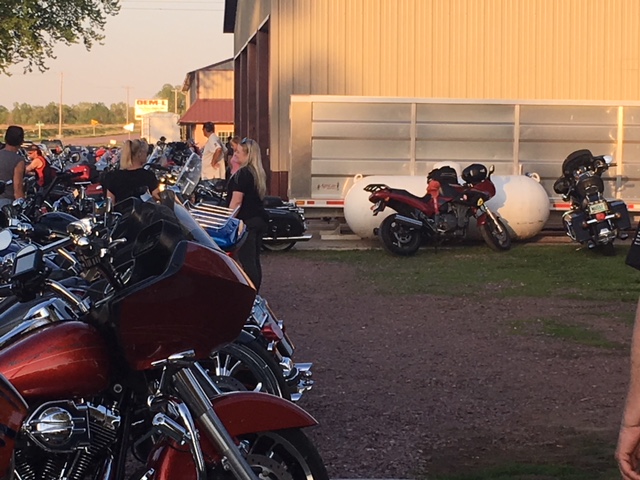 Red Rocks Bar &amp; Grille Rowena, SD-400 Bikes!!!