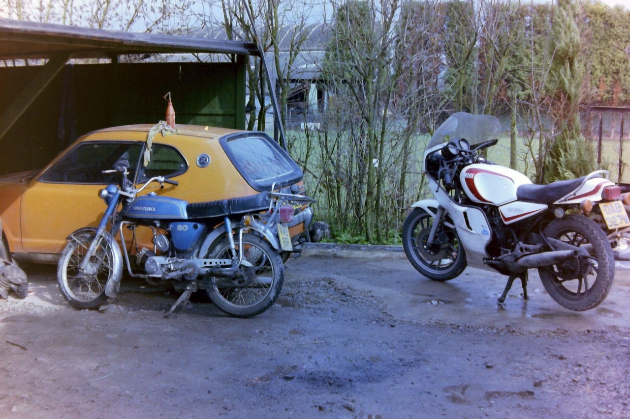 RD350LC.<br />
AP50.<br />
Honda Z600.