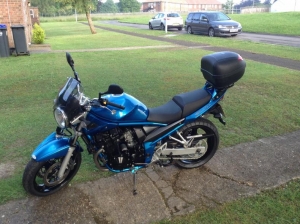 The wife's suzuki bandit 650 k7