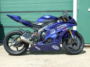 Yamaha R6 06 model