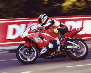 R6 Yamaha - racing at IOM in Manx GP - 2005